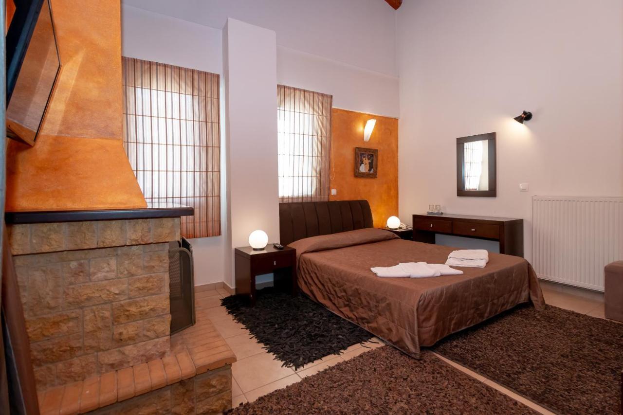 Ahilion Hotel Калаврита Екстериор снимка