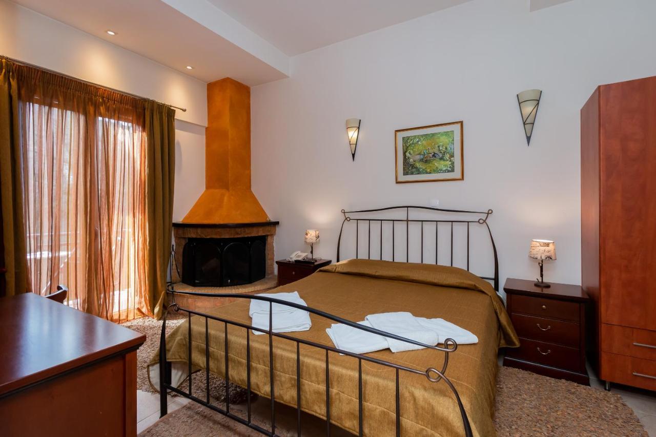 Ahilion Hotel Калаврита Екстериор снимка