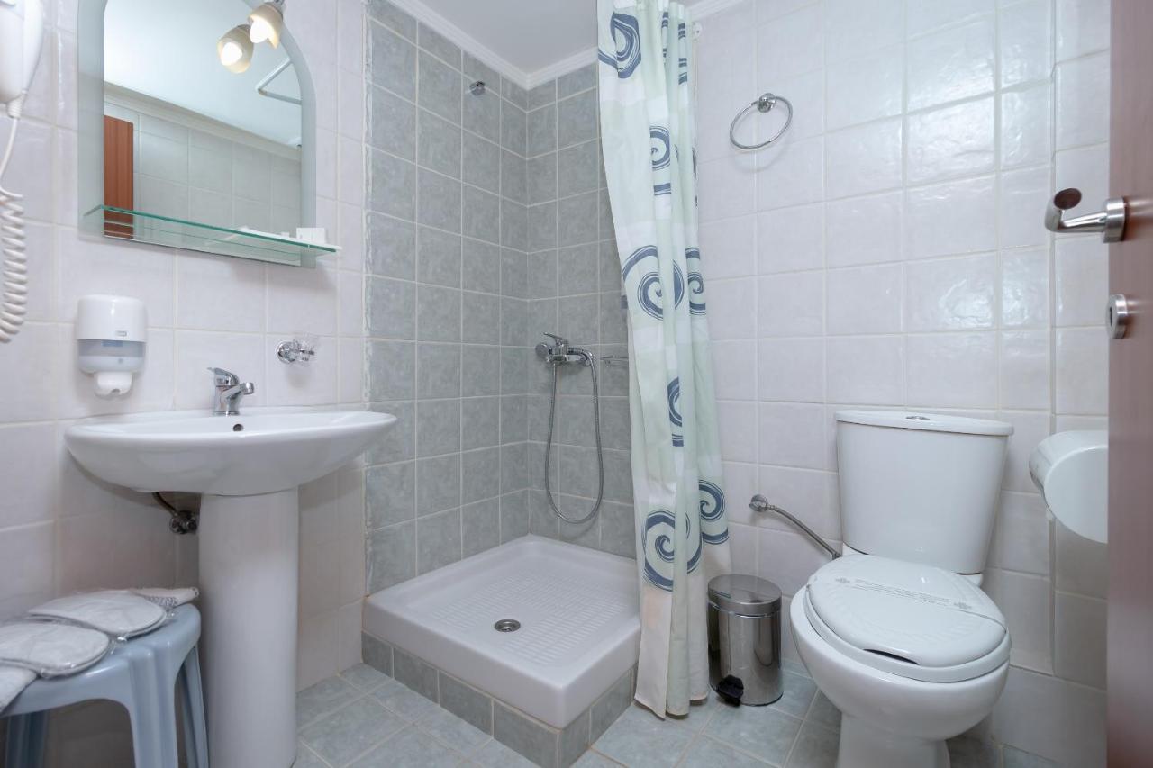 Ahilion Hotel Калаврита Екстериор снимка