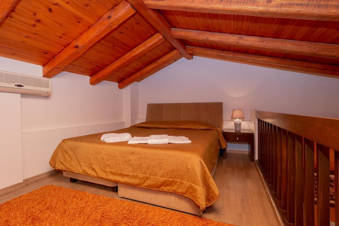 Ahilion Hotel Калаврита Екстериор снимка
