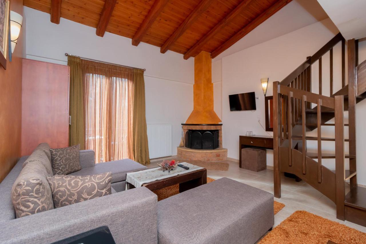 Ahilion Hotel Калаврита Екстериор снимка