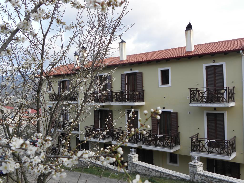 Ahilion Hotel Калаврита Екстериор снимка