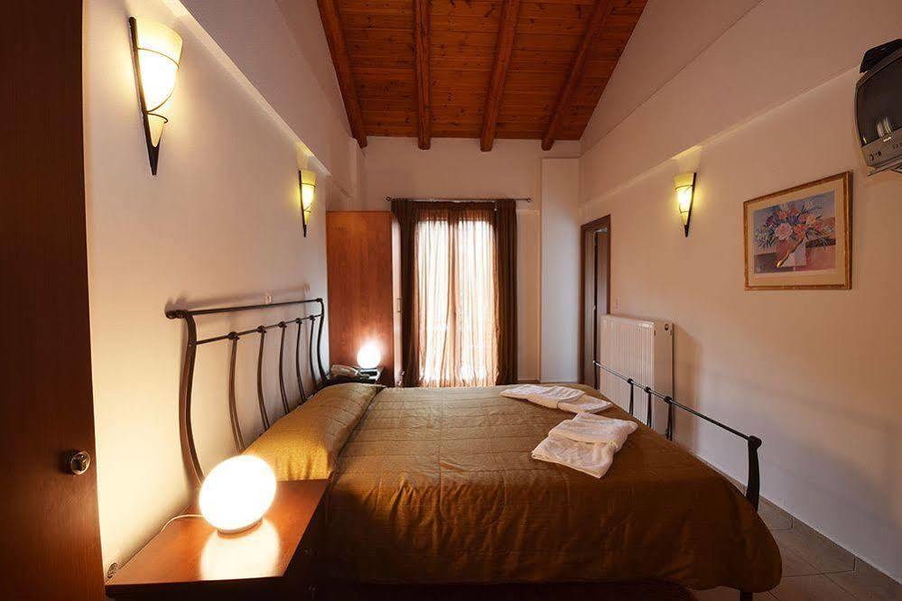Ahilion Hotel Калаврита Екстериор снимка