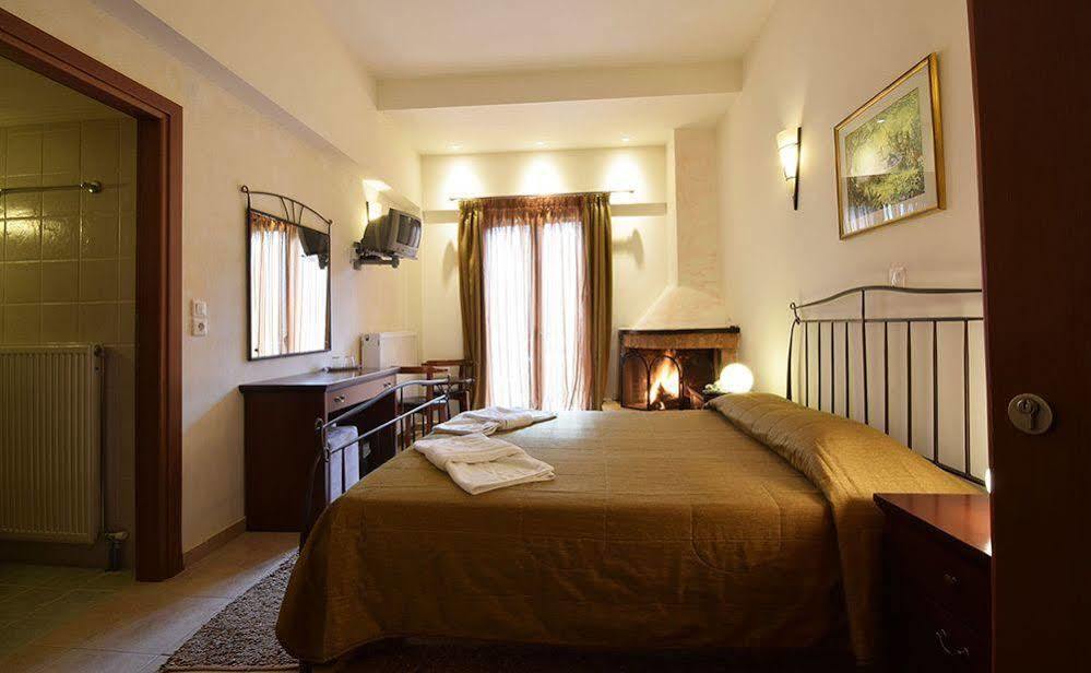 Ahilion Hotel Калаврита Екстериор снимка