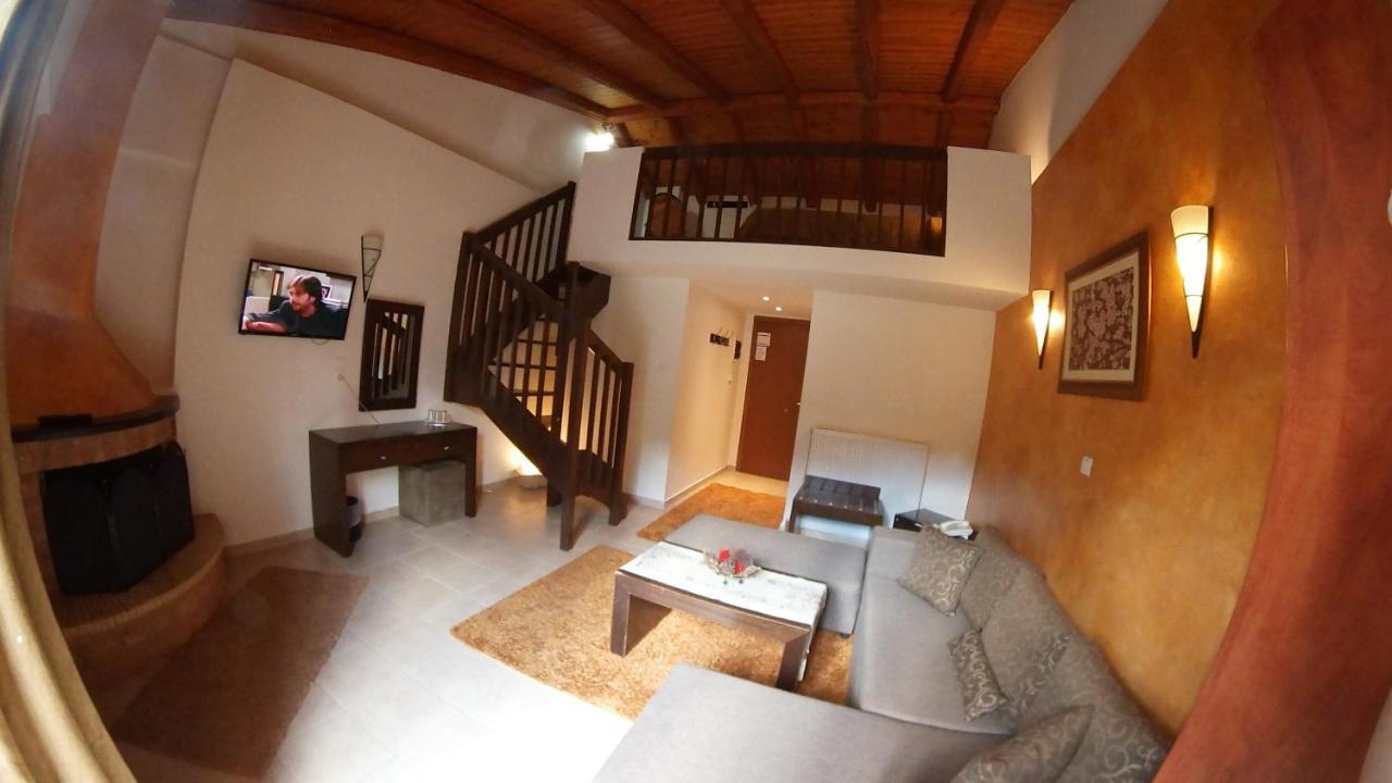 Ahilion Hotel Калаврита Екстериор снимка