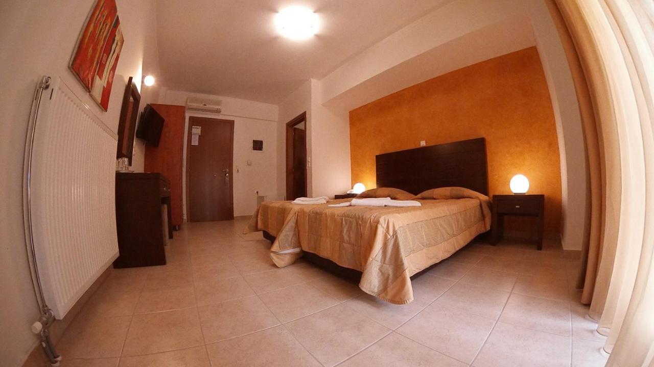Ahilion Hotel Калаврита Екстериор снимка
