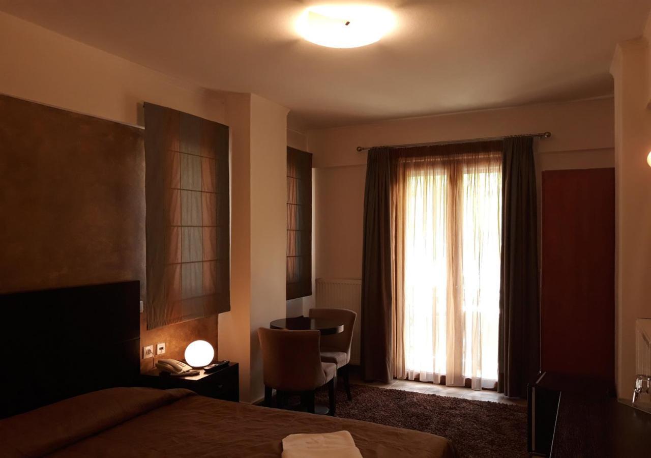 Ahilion Hotel Калаврита Екстериор снимка