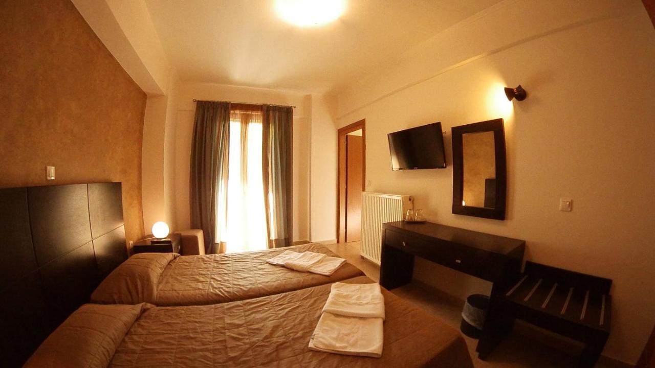 Ahilion Hotel Калаврита Екстериор снимка