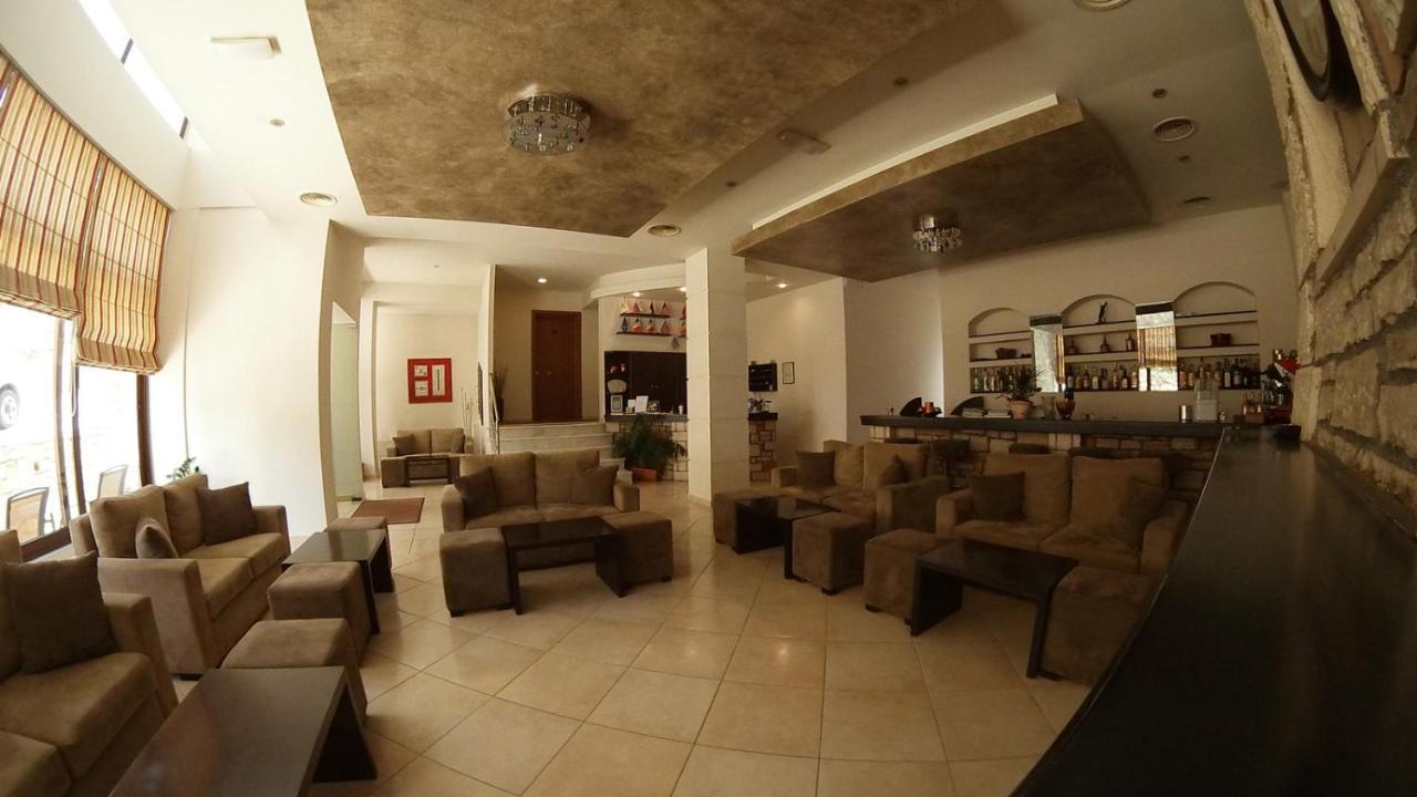 Ahilion Hotel Калаврита Екстериор снимка