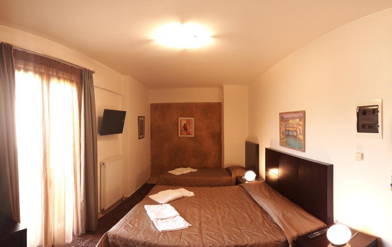 Ahilion Hotel Калаврита Екстериор снимка