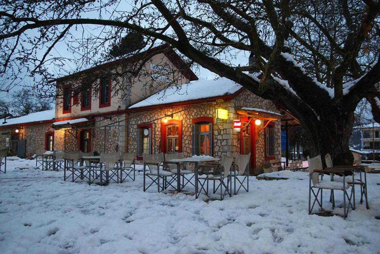 Ahilion Hotel Калаврита Екстериор снимка