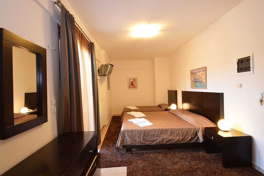 Ahilion Hotel Калаврита Екстериор снимка