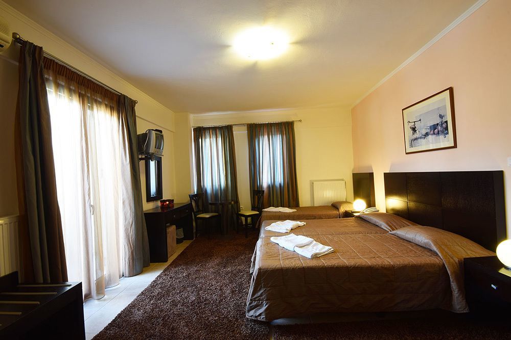 Ahilion Hotel Калаврита Екстериор снимка